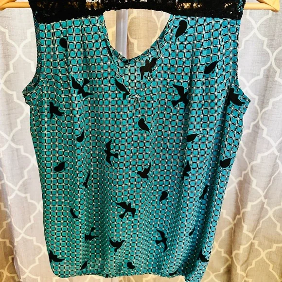 🌻Reitmans Blue and Black Blouse with Lace Trim - Picture 8 of 8